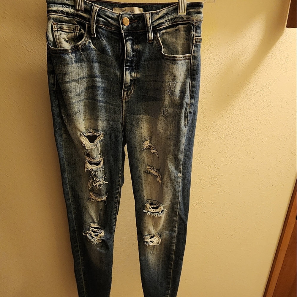 Skinny ripped jeans
